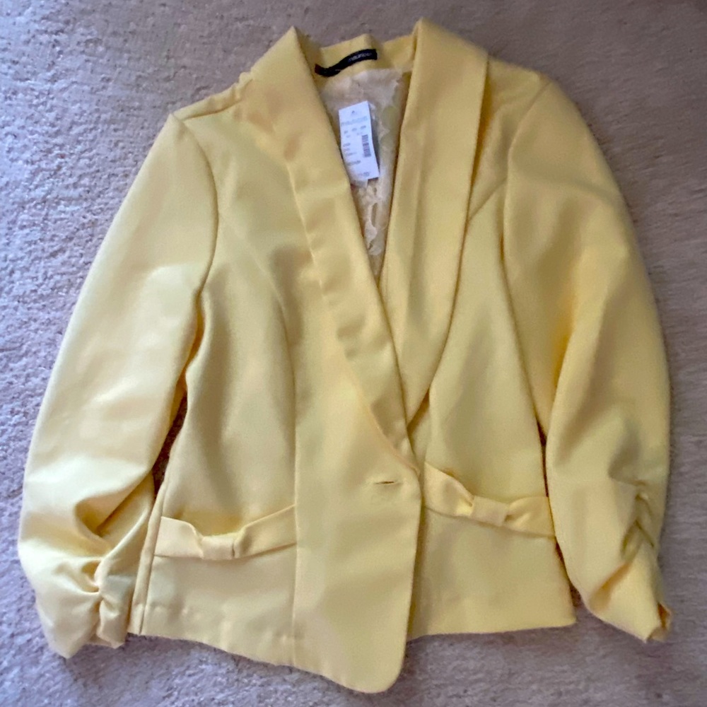 Yellow Maurice’s women’s blazer size medium